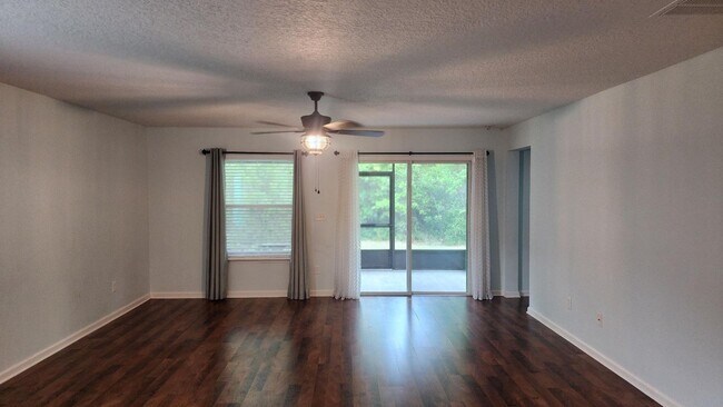 Building Photo - Located in the very popular community of K...