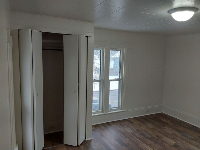 Building Photo - 306 N Elm Ave