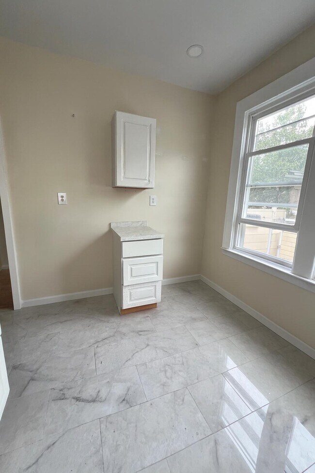 Building Photo - 102 Lexington Ave