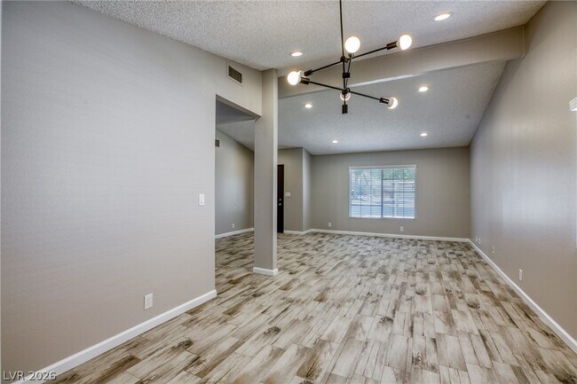 Building Photo - 2358 Belvedere Dr