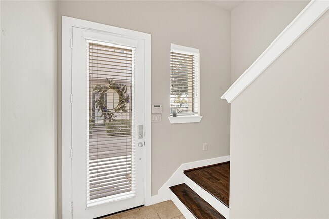 Building Photo - 72 N Hutcheson St