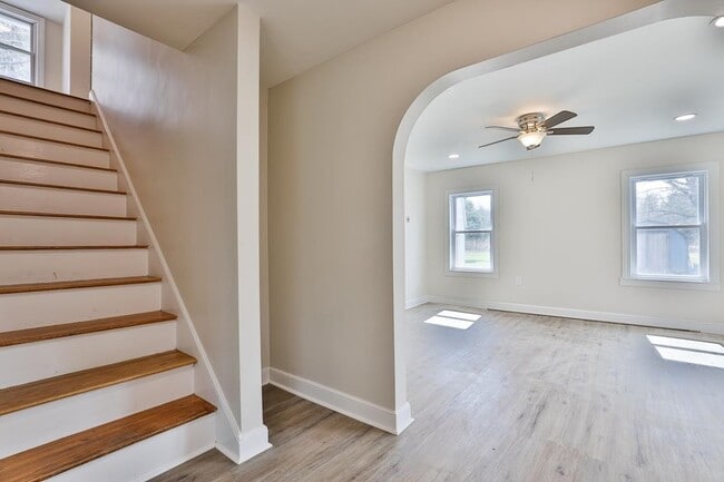 Building Photo - 139 Greeley St