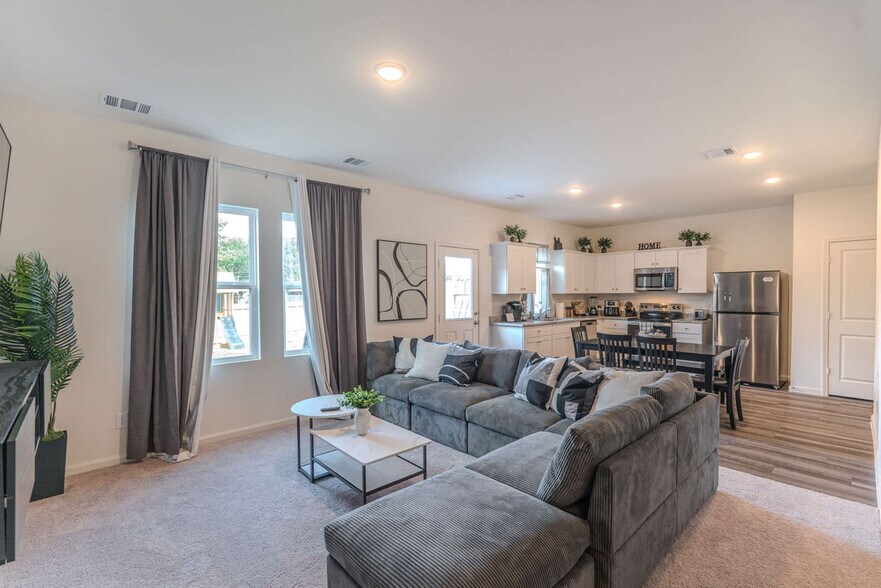 Building Photo - 10314 Woodwick St