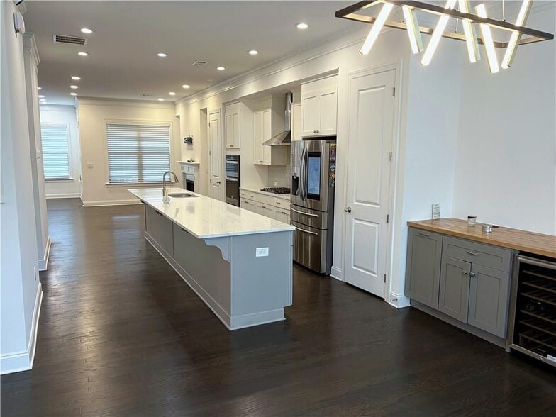 Building Photo - 3756 Huger Pl
