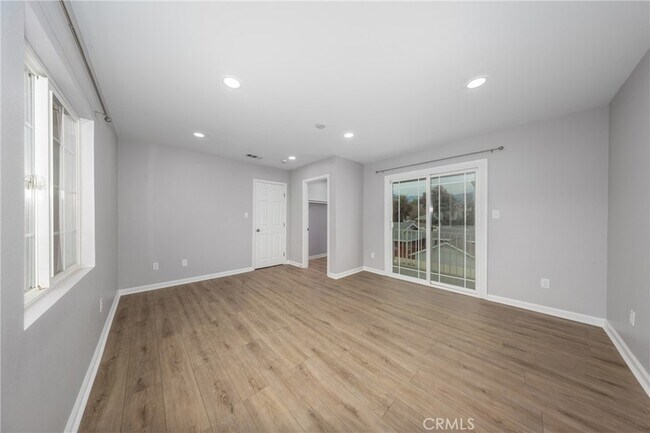 Building Photo - 642 N 6th Ave