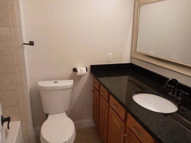Building Photo - 536 Orange Dr