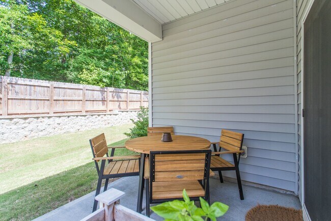 Building Photo - Spacious, Stylish & Move-In Ready! 3BR End Unit Townhome in Durham