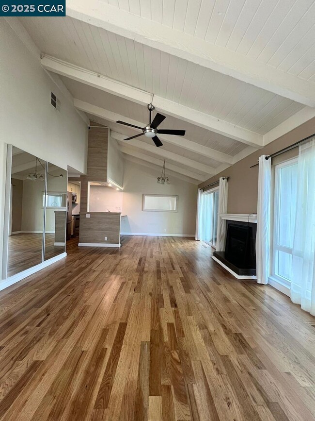 Building Photo - 438 Ridgeview Dr