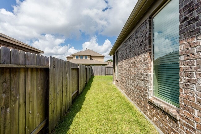 Building Photo - 4423 Hidden Oaks Wy
