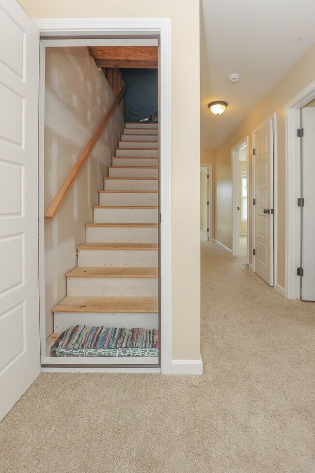 Building Photo - The Landing at Mill Creek community!  Washer / Dryer included
