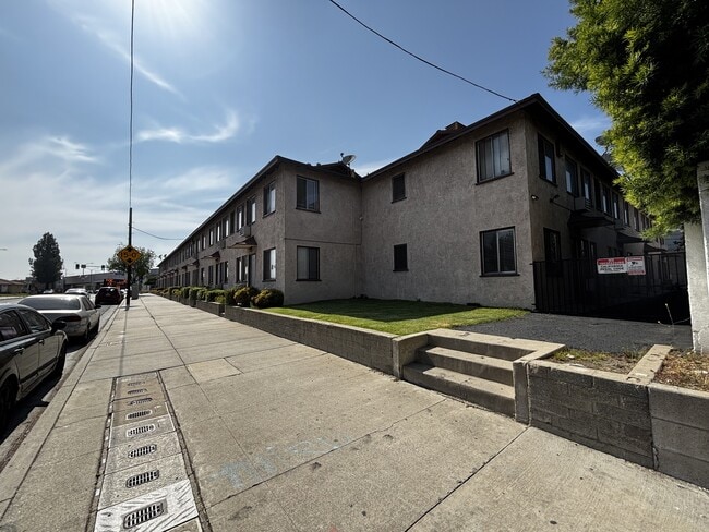 Building Photo - Azusa Metro Apts