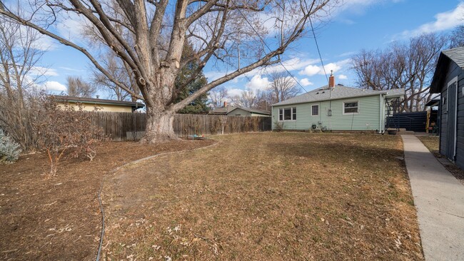 Building Photo - Charming rancher in Bonnyville neighborhood