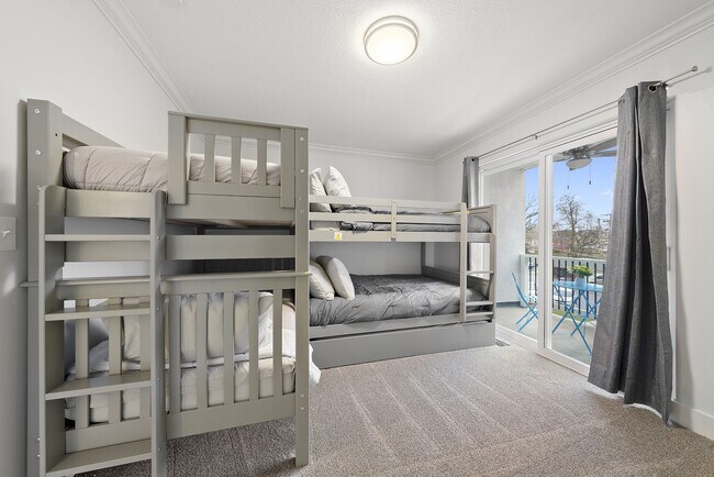 Building Photo - 127 E 8th Ave