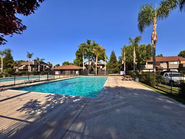 Building Photo - 1190 S Winery Ave