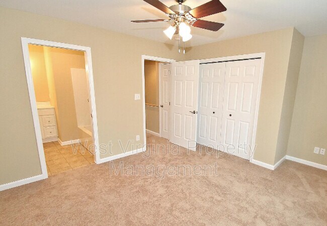 Building Photo - 198 Blackbird Village Cir