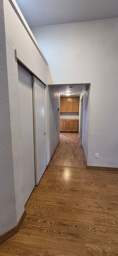 Building Photo - 642 Silvertop Way