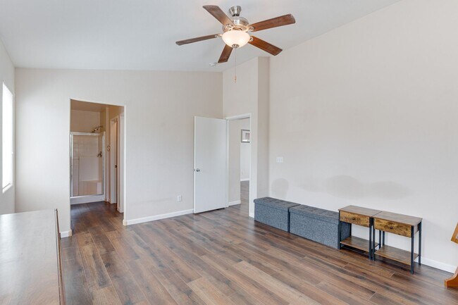 Building Photo - CHARMING 2 BEDROOM HOME IN GATED COMMUNITY...