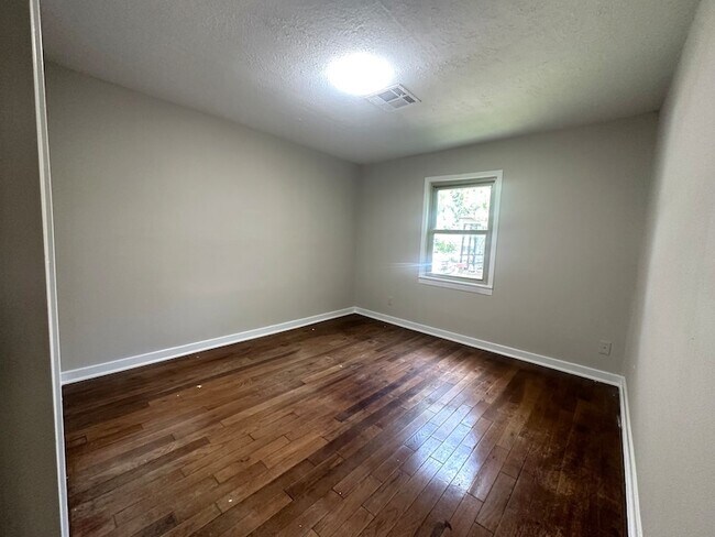 Building Photo - 1405 Westway St