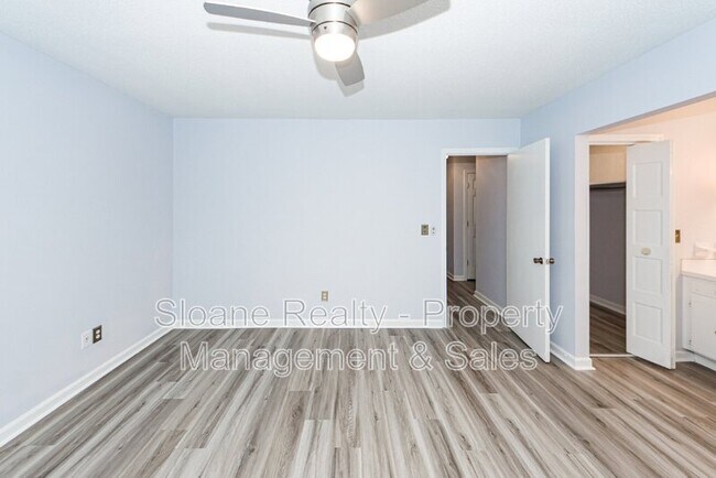 Building Photo - 176 Foxborough Rd