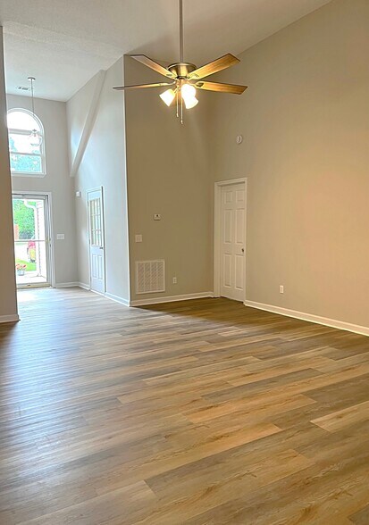 Building Photo - 705 Shannon Ridge Dr