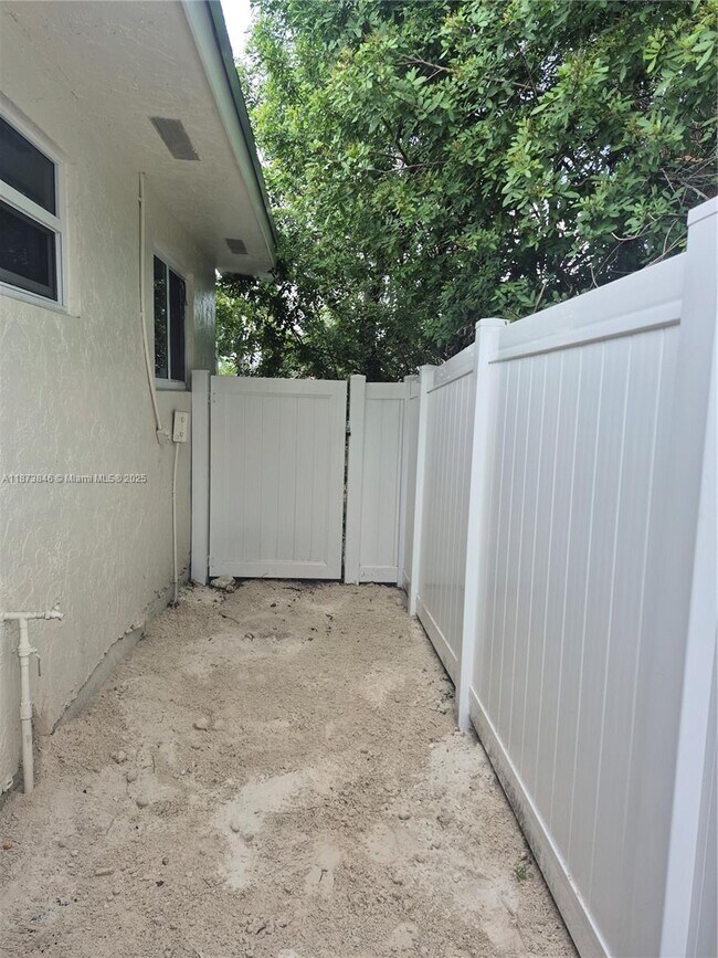 Building Photo - 216 SW 9th St