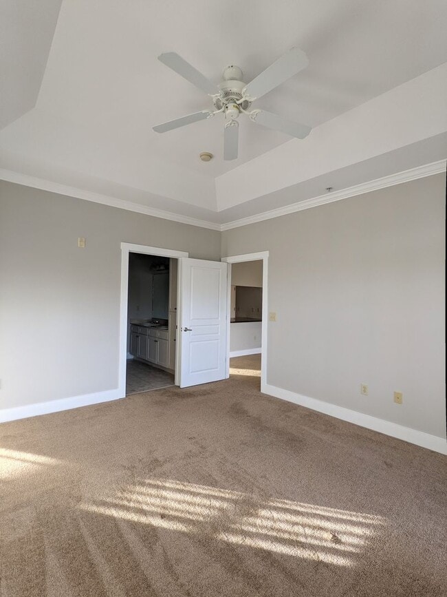 Building Photo - Beautiful Asheville Condo-Located in The Beaucatcher House!