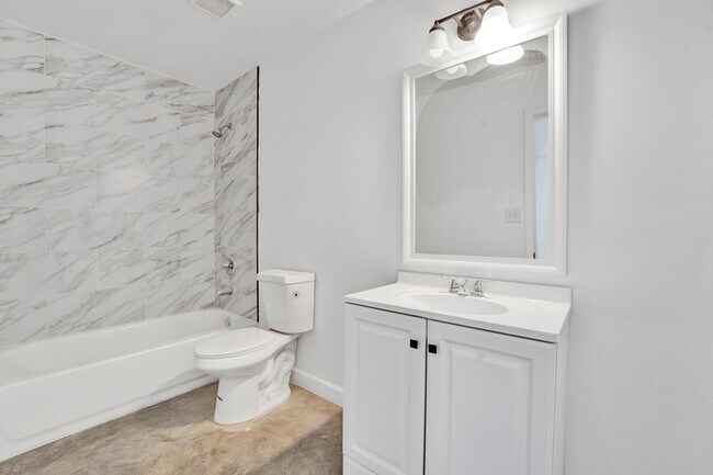 Building Photo - 927 Seattle St