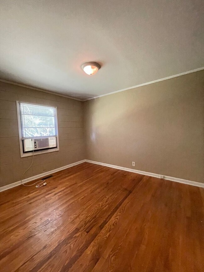 Building Photo - 5137