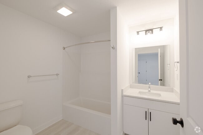 2BR, 1BA - 1000SF - Bathroom - The Residences at Davis Pines