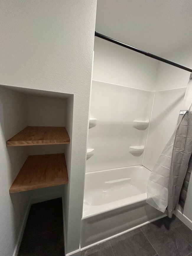 Building Photo - Unique 3-Bedroom, 2-Bathroom Home with Mother-In-Law Suite – $1,600/Month