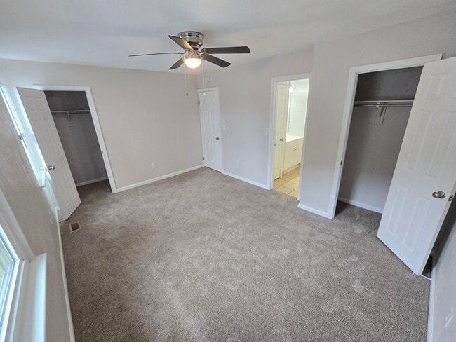 Building Photo - 3 BEDROOM END UNIT TOWNHOUSE FOR RENT IN V...