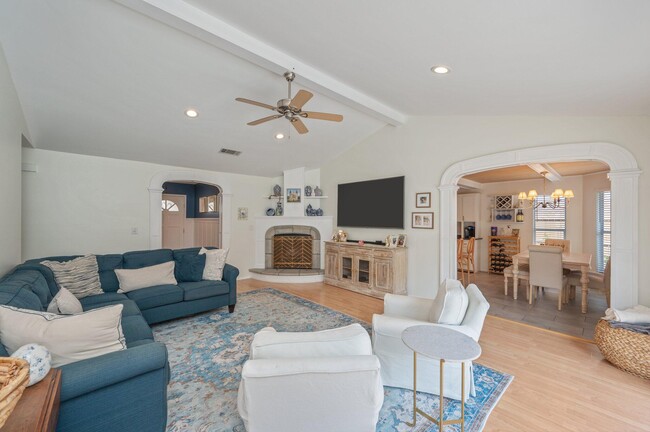 Building Photo - 4522 Parkwood Ln