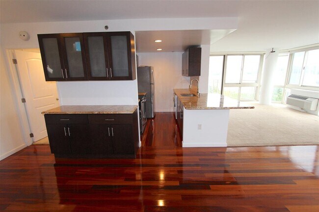 Building Photo - 20 2nd St