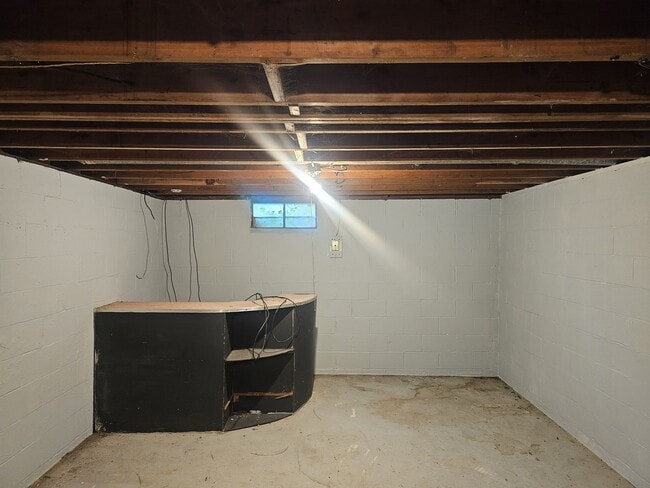 Building Photo - 1062 Brentnell Ave