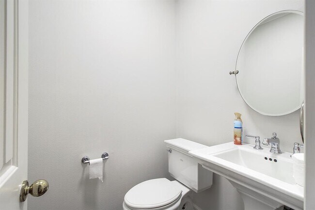 Building Photo - 14127 Swallowfield Dr