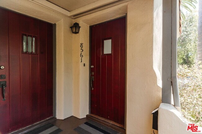 Building Photo - 8561 Rugby Dr