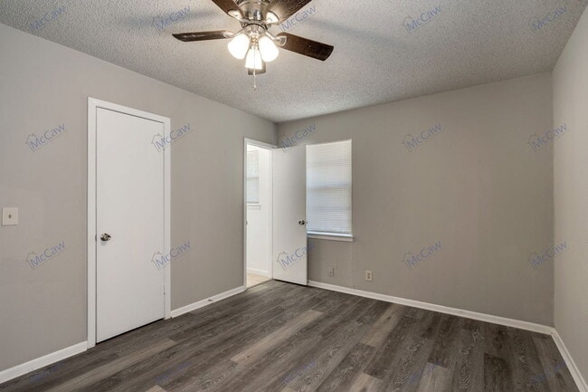 Building Photo - 1411 Phoenix Dr