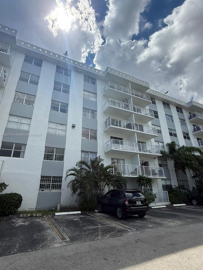 Building Photo - 16465 NE 22nd Ave