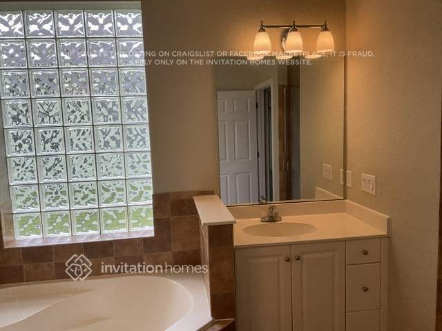 Building Photo - 79 Westland Run