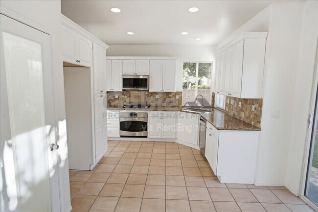 Building Photo - 28075 Daydream Way