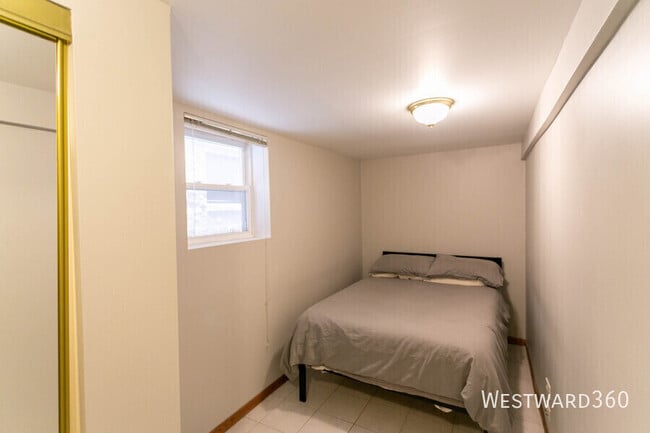 Building Photo - 2043 N Leavitt St