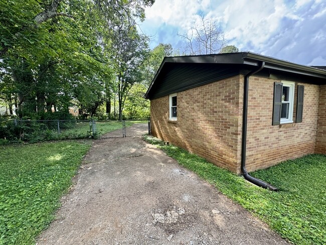Building Photo - 3207 Searcy Dr NW