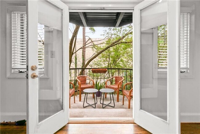 Building Photo - 2840 Peachtree Rd NW