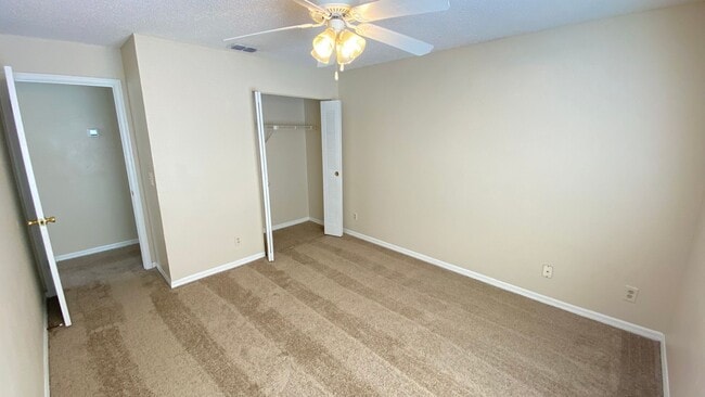 Building Photo - MOVE IN SPECIAL! 2br/2ba Tradewinds Condo ...