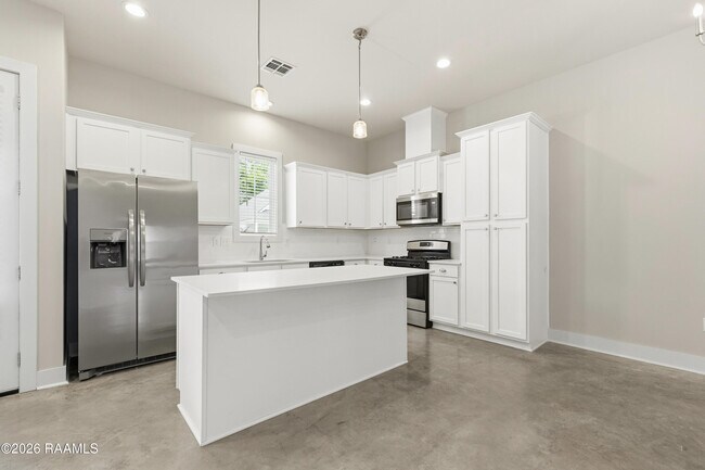 Building Photo - 107 Satsuma Dr