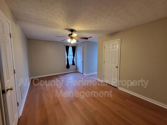 Building Photo - 653 Glenn Gee Rd