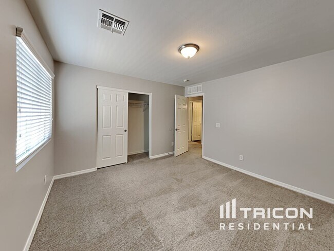 Building Photo - 42780 W Wild Horse Trail