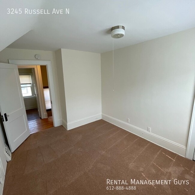 Building Photo - Charming 2 Bed/1 Bath + Den for Rent!