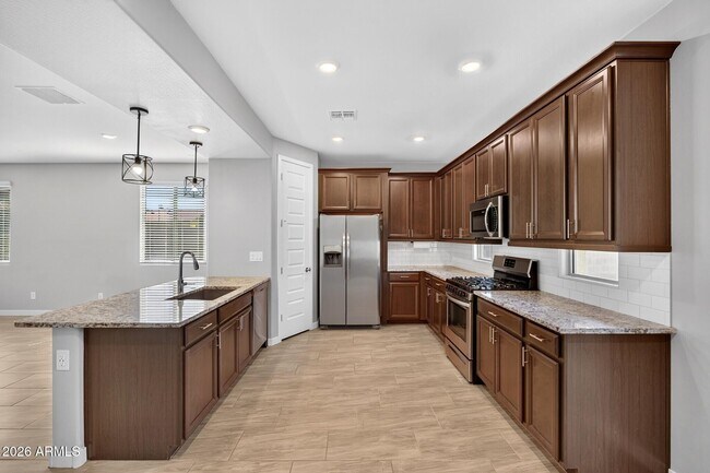 Building Photo - 261 Pinnacle Ridge Dr