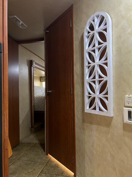 Building Photo - 7560 Chelsea Rd